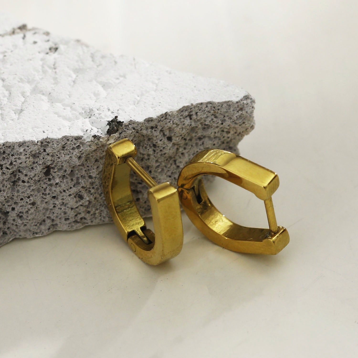 Style: CADEO 122238 'Lucky' Horse-Shoe Shaped Contemporary Hoop Earrings.