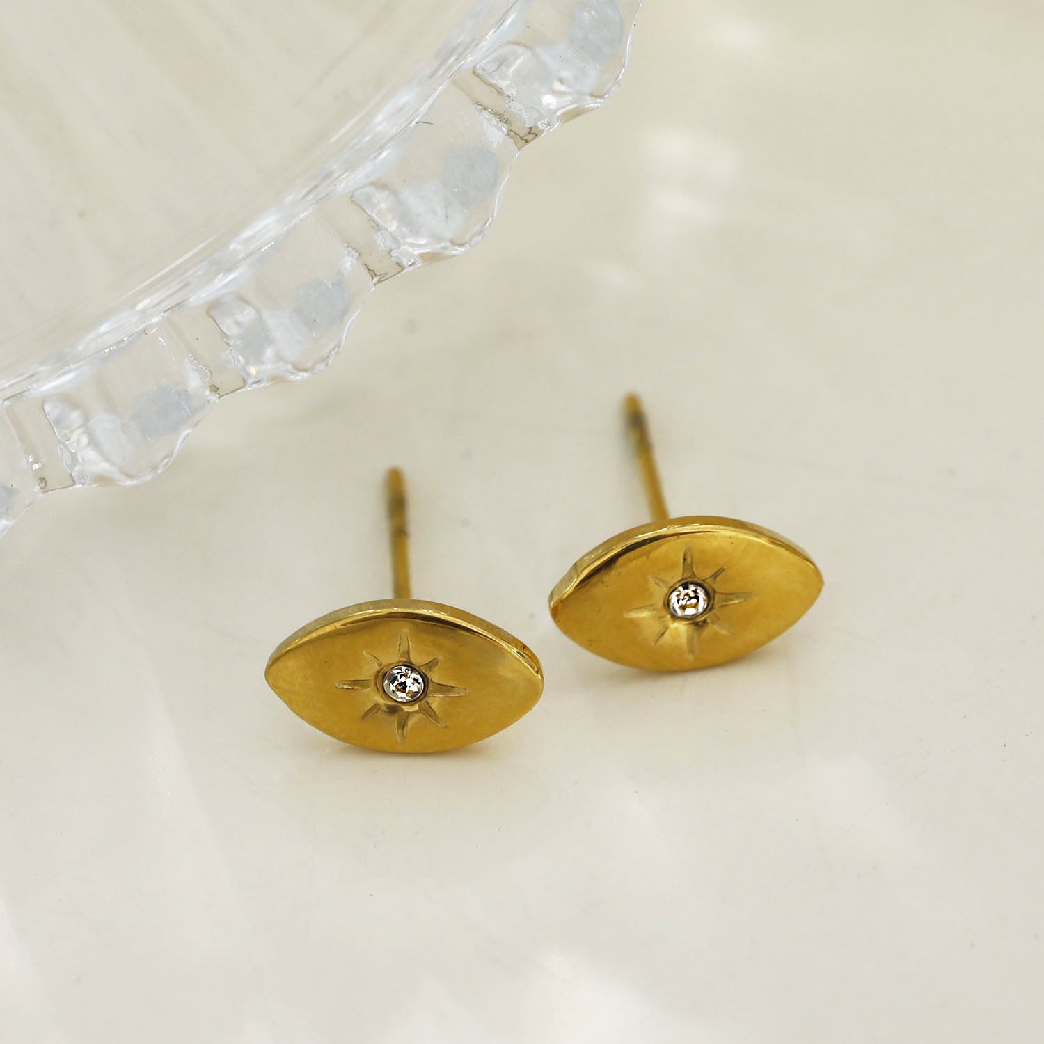 oval-stud-zirconia-embedded stud-earrings