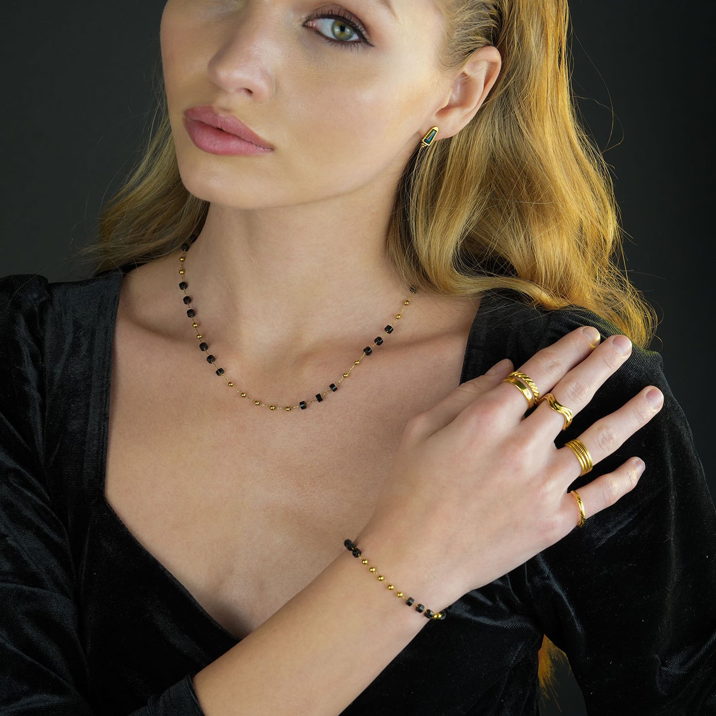 Style: SANTA CRUZ 22107 Black Onyx and Gold Beaded Chain Necklace.
