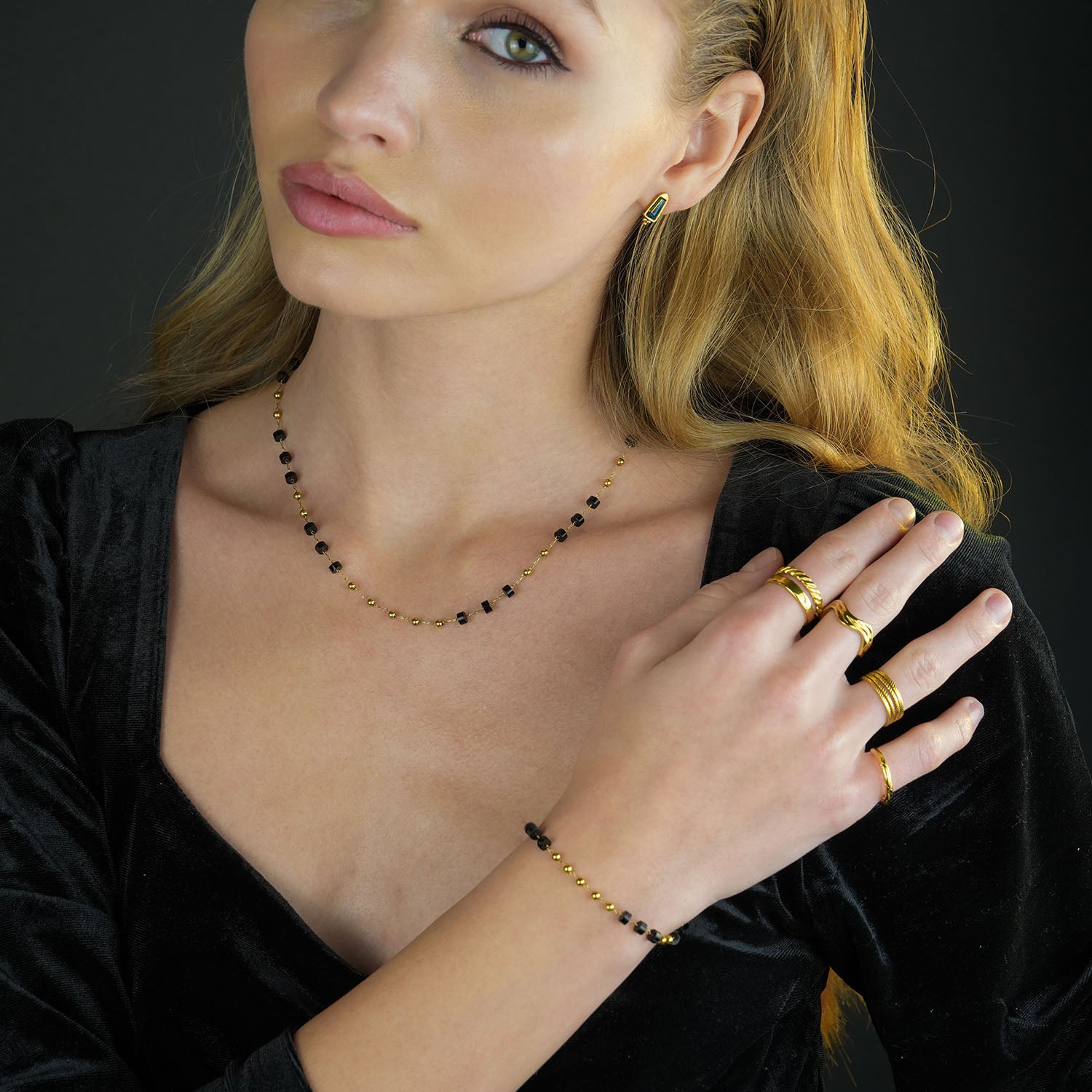 Style: SANTA CRUZ 22107 Black Onyx and Gold Beaded Chain Necklace.