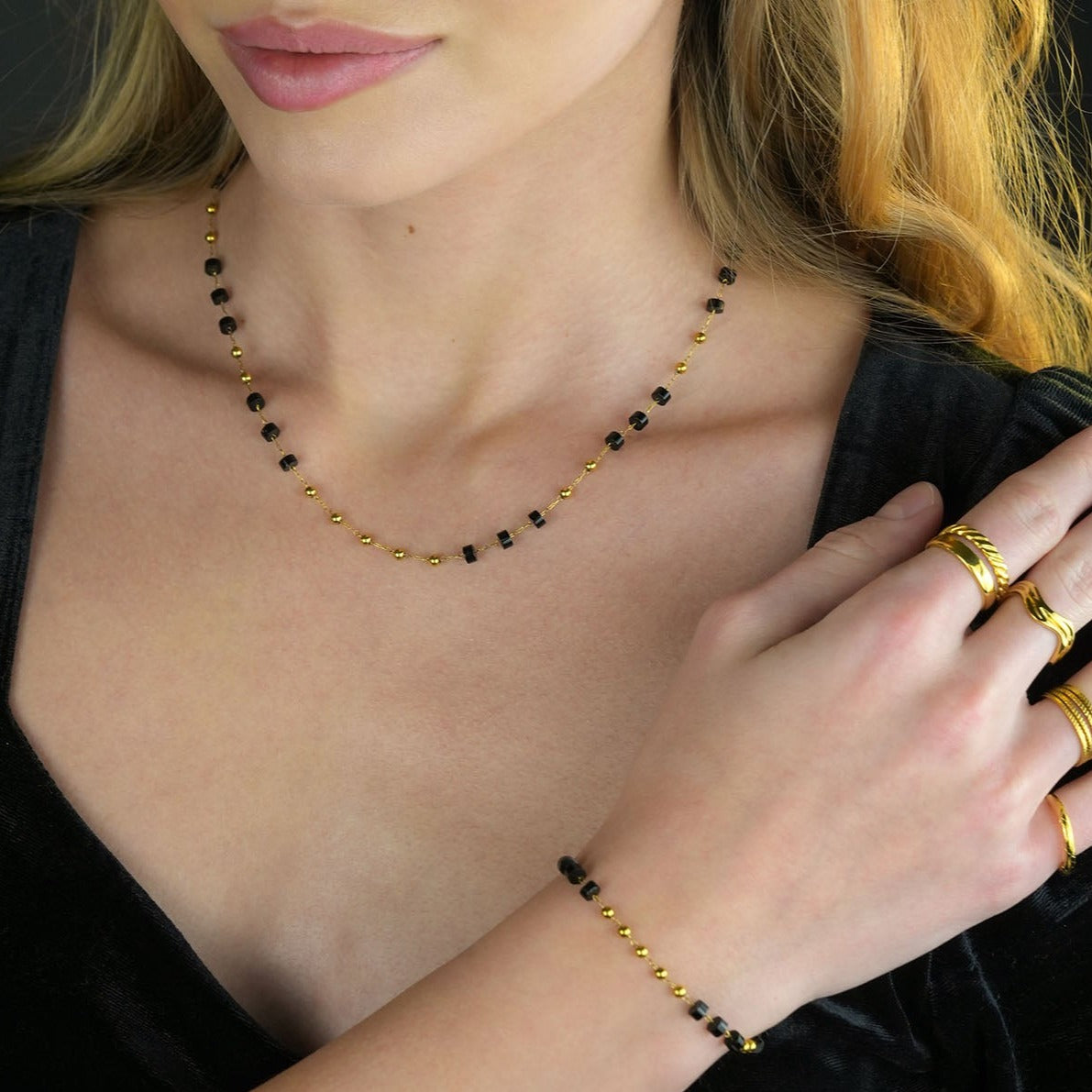 Style: SANTA CRUZ 22107 Black Onyx and Gold Beaded Chain Necklace.