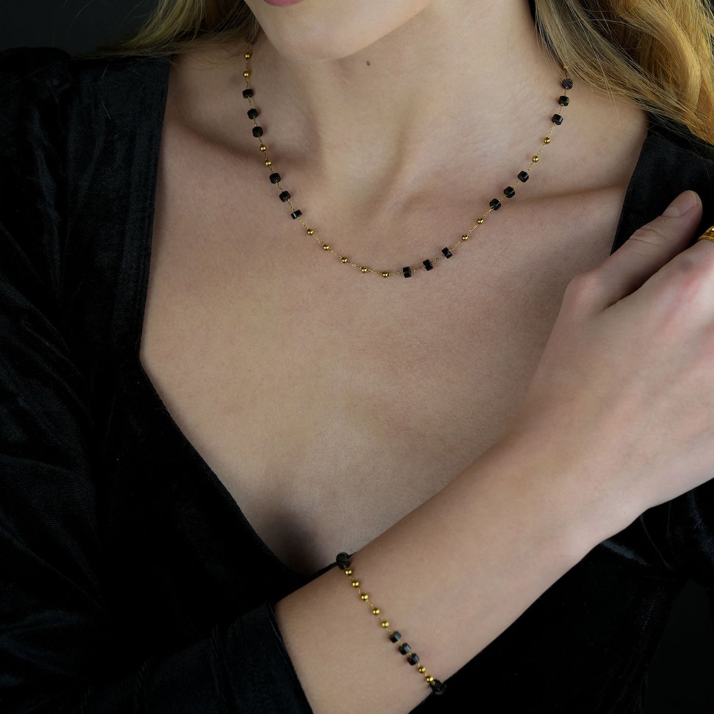 Style: SANTA CRUZ 22107 Black Onyx and Gold Beaded Chain Necklace.