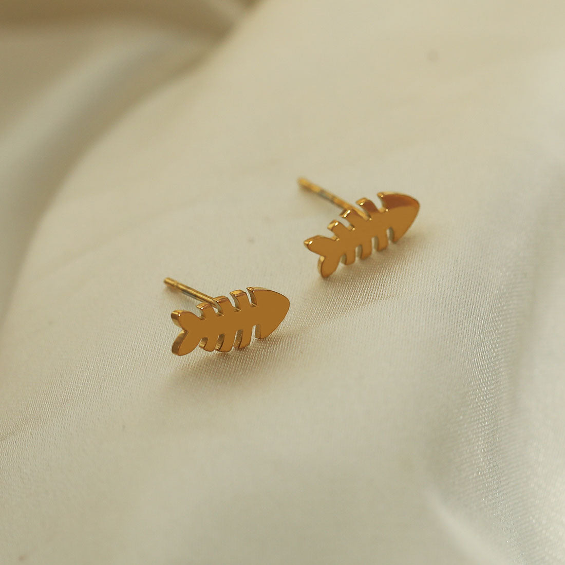 FISHY21207_earings| hackney nine | hackneynine | necklace | earrings | charms | jewelry | jewelry-store | pandora | bracelet | shop-jewelry | gold-jewelry | heart-Jewelry | Inspirational-jewelry | dainty-jewelry |fish_jewellery | sea_jewellery